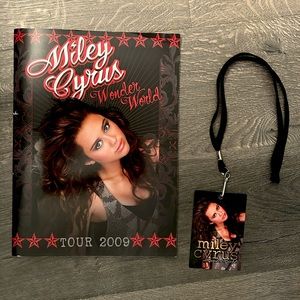Miley Cyrus 2009 Wonder World Tour Set